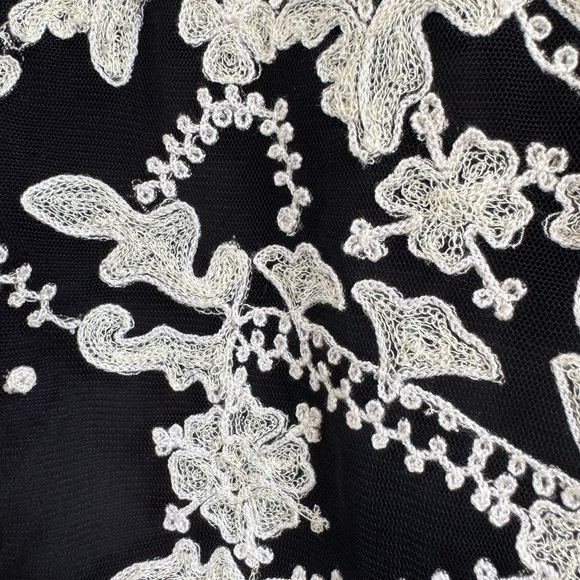 ODILLE {Anthropologie} ‘Cybele’ Embroidered Top - Picture 4 of 11